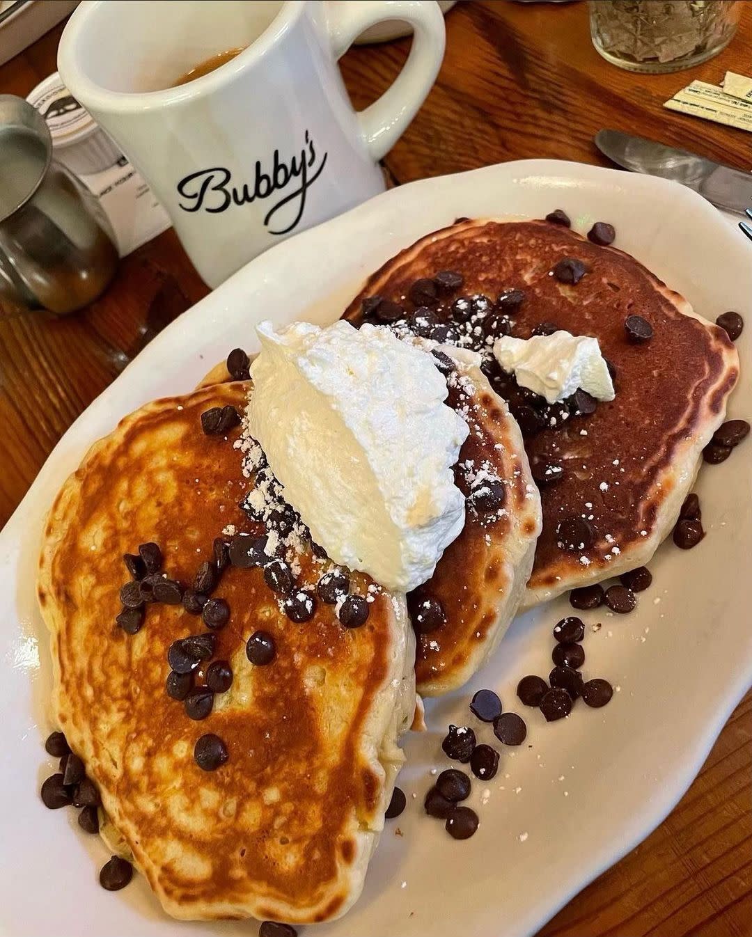 Bubby's chef and owner Ron Silver says service workers are seeking higher pay and more flexible work hours. Leisure and hospitality positions leaped in May with 33,000 jobs added in the food and services sector alone. (Courtesy: Bubby's)