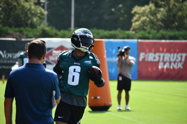 Eagles rookie DeVonta Smith has a knee injury; how long will he be