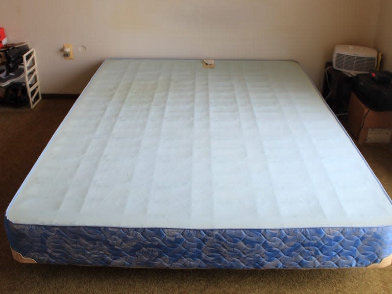 mattress no bed.JPG