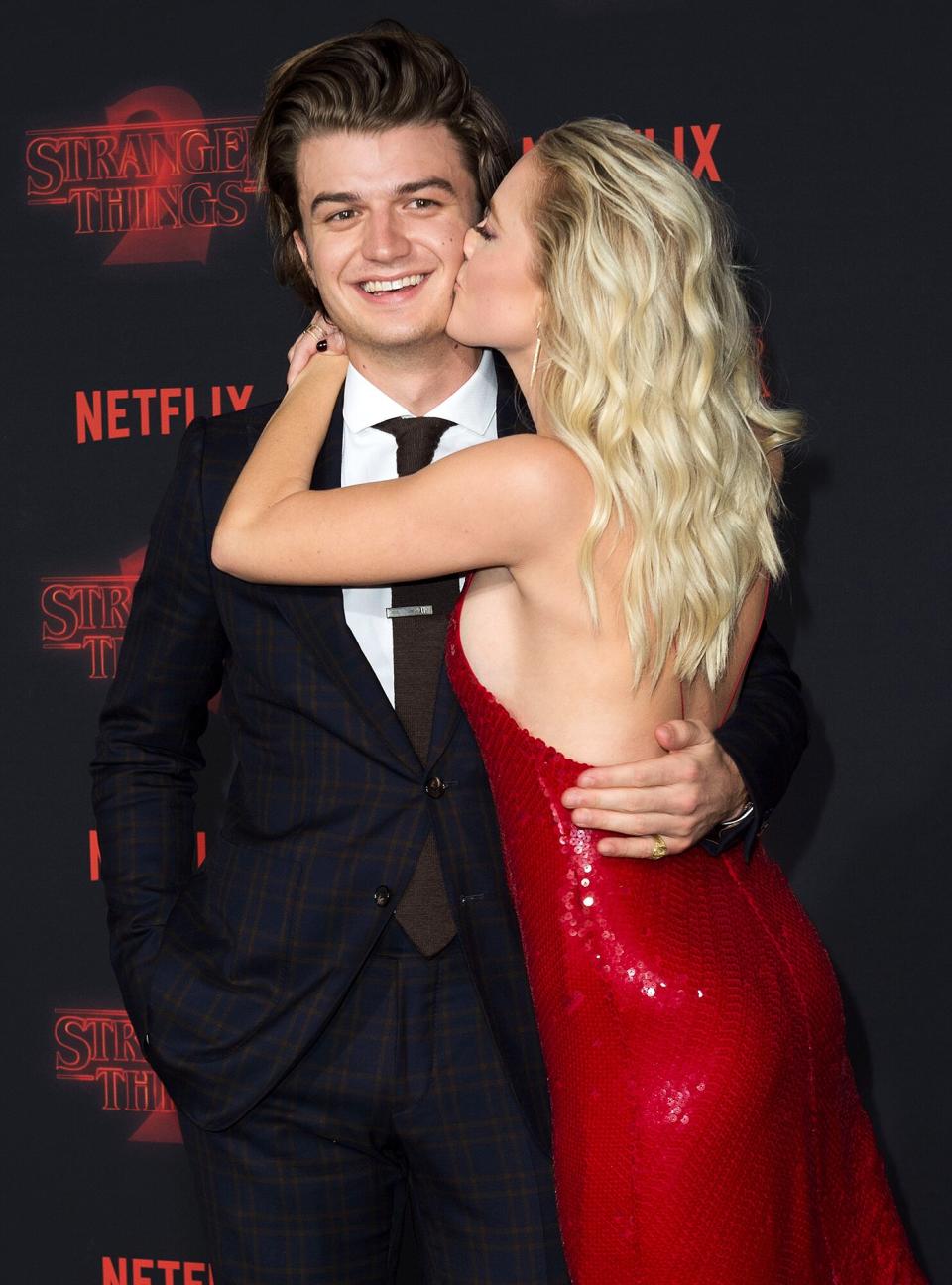 joe keery, Maika Monroe