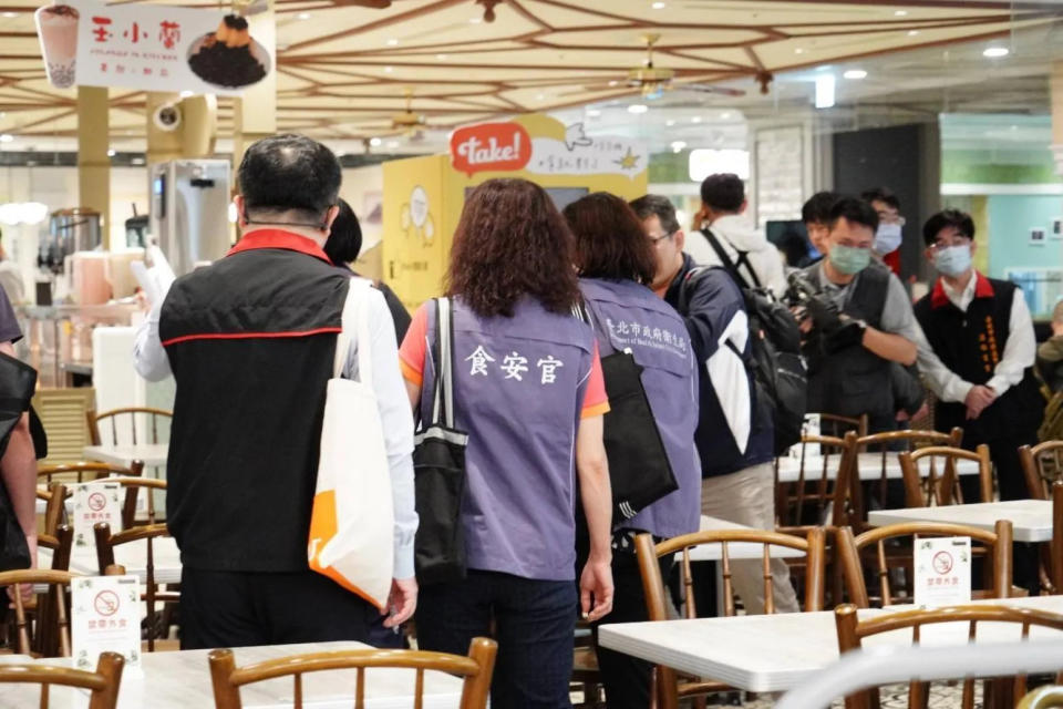 <strong>臺北市衛生局為維護消費者食的安全，已啟動百貨公司美食街稽查專案。（圖／北市衛生局提供）</strong>