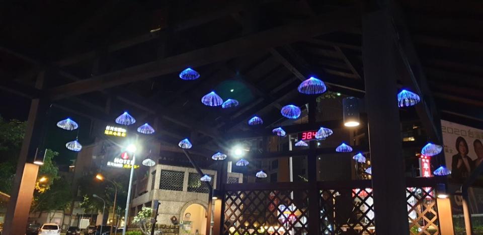 地景廣場-泡腳池水母燈(圖片來源：礁溪觀光旅遊網)