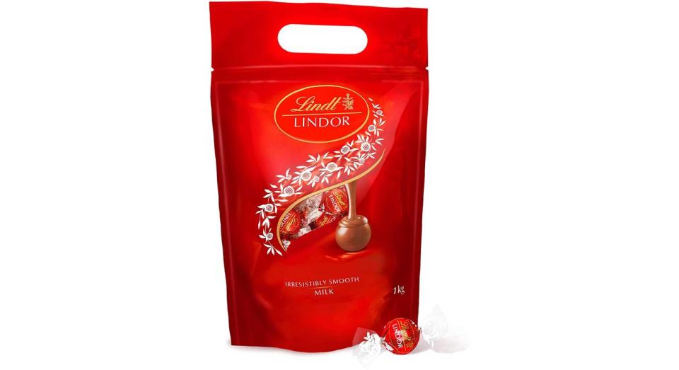 Lindt Lindor Milk Chocolate Truffles 1KG Bag 