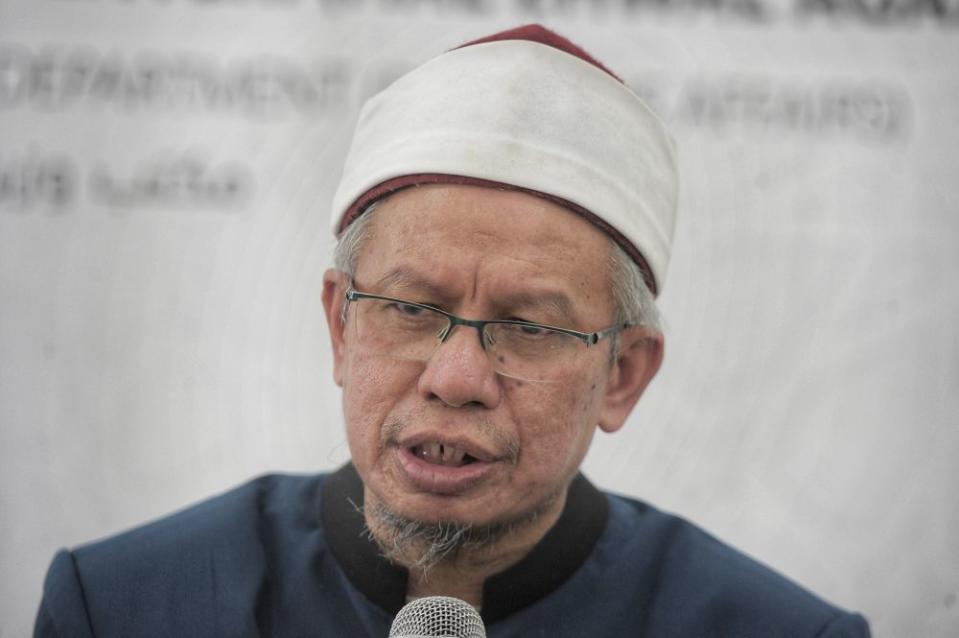 Religious Affairs Minister Datuk Zulkifli Mohamad said the government understands and watches all transactions of the Muslim pilgrimage fund closely. — Picture by Shafwan Zaidon