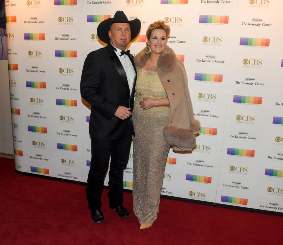 Garth and Trisha walk the red carpet in 2016 