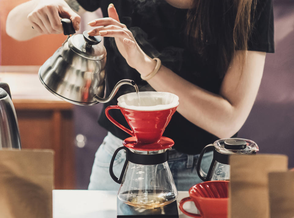 Kam das Wasser direkt aus der Leitung? Dann könnte es den Geschmack vom Kaffee beeinträchtigen (Bild: Getty Images)