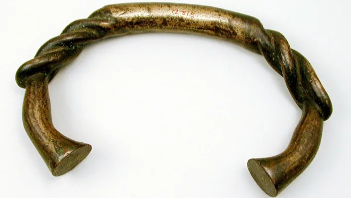 A manilla - dated from between 1600 and 1700