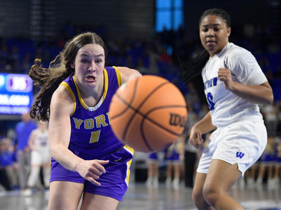 York Institute's Reese Beaty (1) chases after a loose ball during the TSSAA BlueCross Girls Basketball Championship Class 2A quarterfinal game against in Murfreesboro, Tenn. on Thursday, March 9, 2023. 