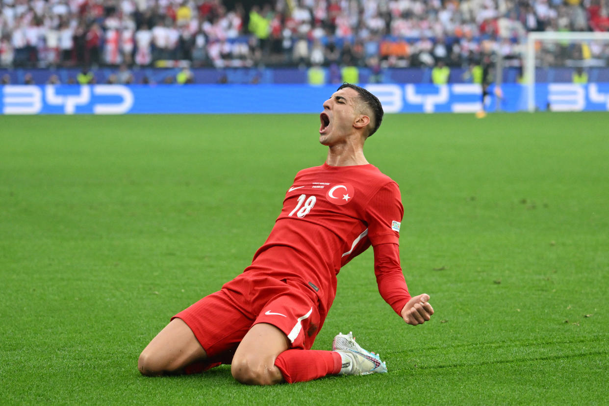 Le défenseur turc #18 Mert Muldur célèbre le premier but de son équipe lors du match de football du groupe F de l’UEFA Euro 2024 entre la Turquie et la Géorgie au BVB Stadion de Dortmund, le 18 juin 2024.