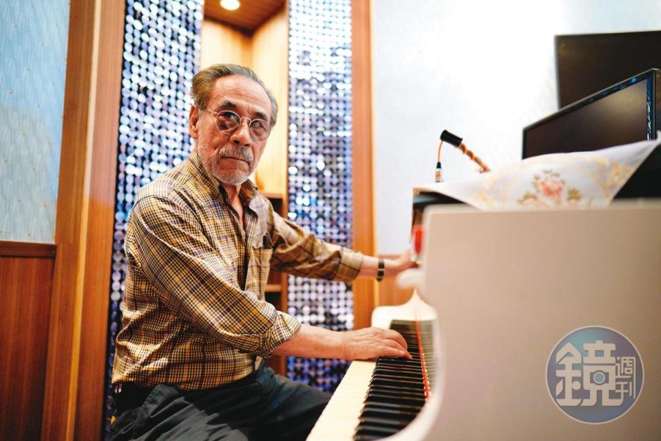 田文仲斥資70萬元為音樂餐廳添購一架白色鋼琴，十分吸睛。