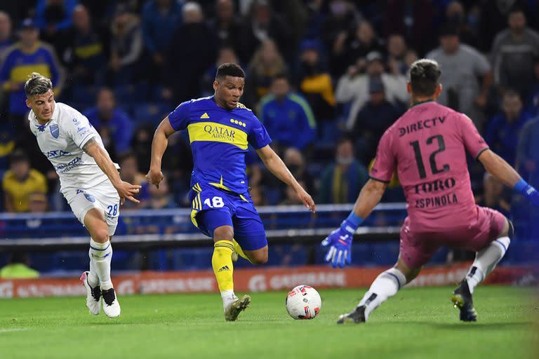 Fabra define al primer palo y engaña a Espínola; fue el empate de Boca