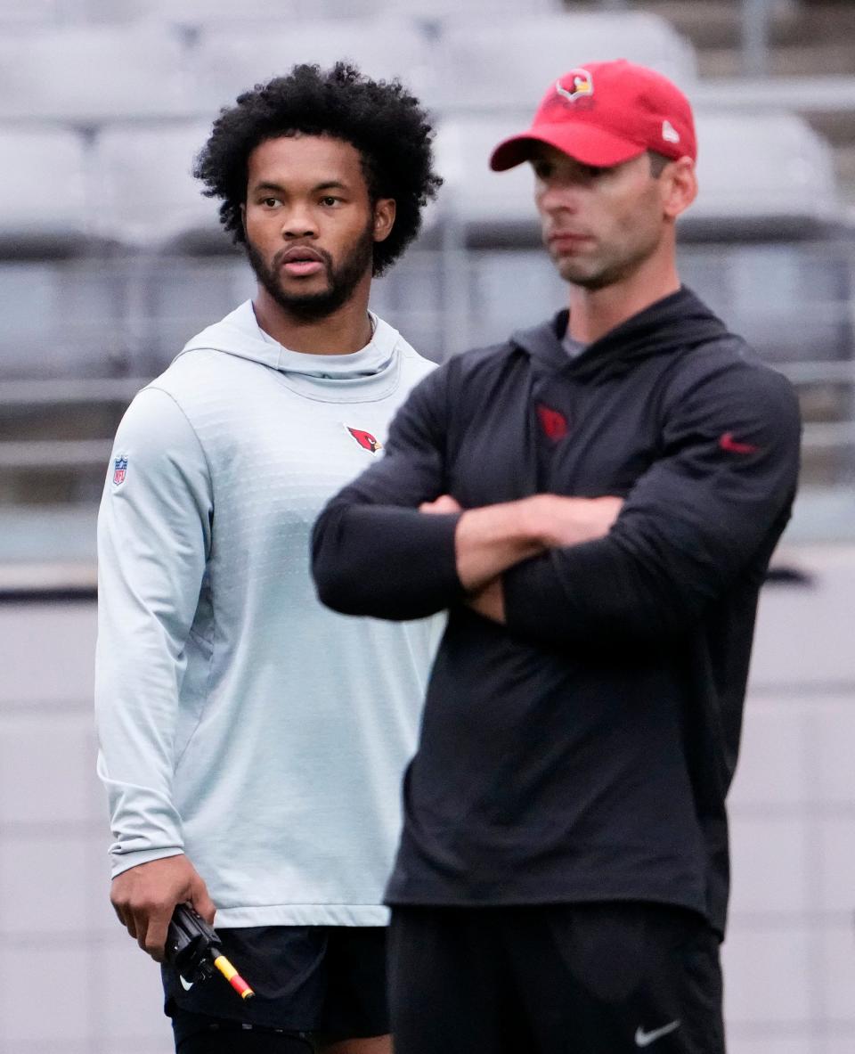 Arizona Cardinals quarterback Kyler Murray and head coach Jonathan Gannon during training camp at State Farm Stadium in Glendale on July 27, 2023.