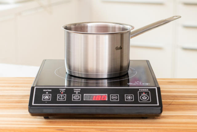 Good Housekeeping Smart Induction Cooktop withProbe & 10 Pan ,Chili