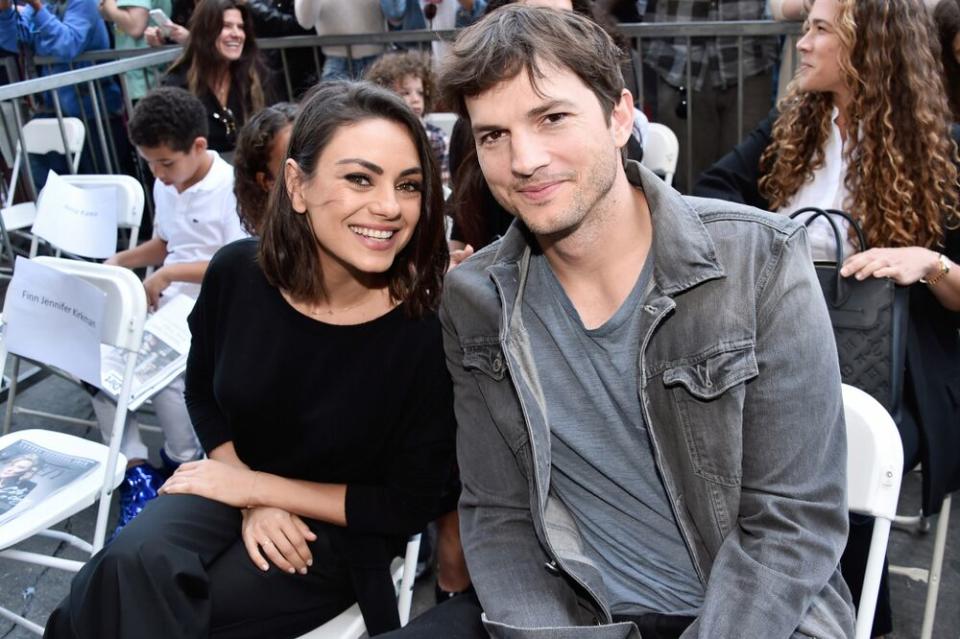 Ashton Kutcher (L) and Mila Kunis | Alberto E. Rodriguez/Getty Images