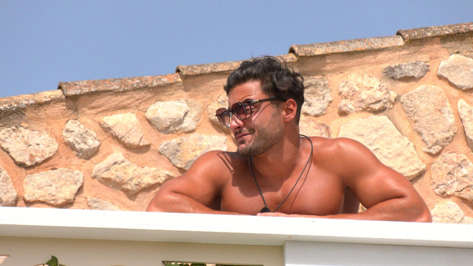 Love Island: Davide watches Jay and Ekin-Su on a date. (ITV)