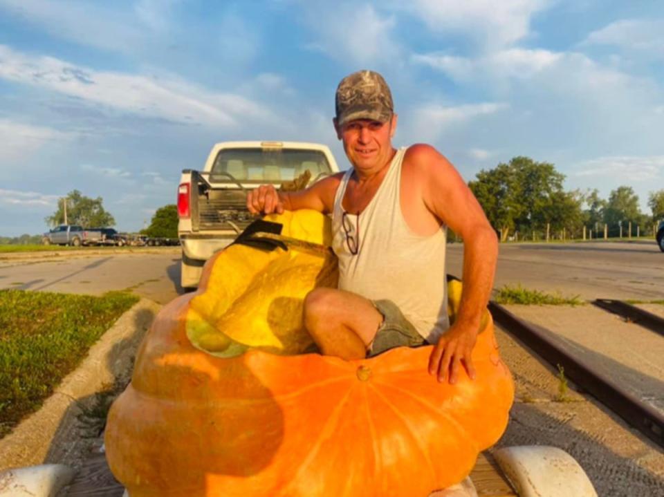 A 60-year-old Nebraska man paddled in a giant pumpkin (City of Bellevue / Facebook)