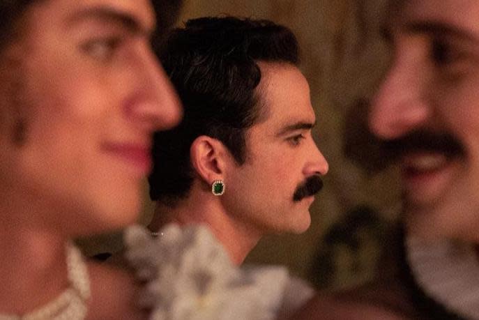 Alfonso Herrera en "El baile de los 41" (Efe)