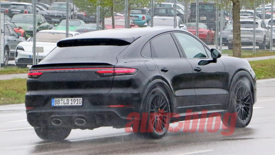 圖／2022 Porsche Cayenne Coupe （上）與2022 Porsche Cayenne兩者最大差異在於車尾部。