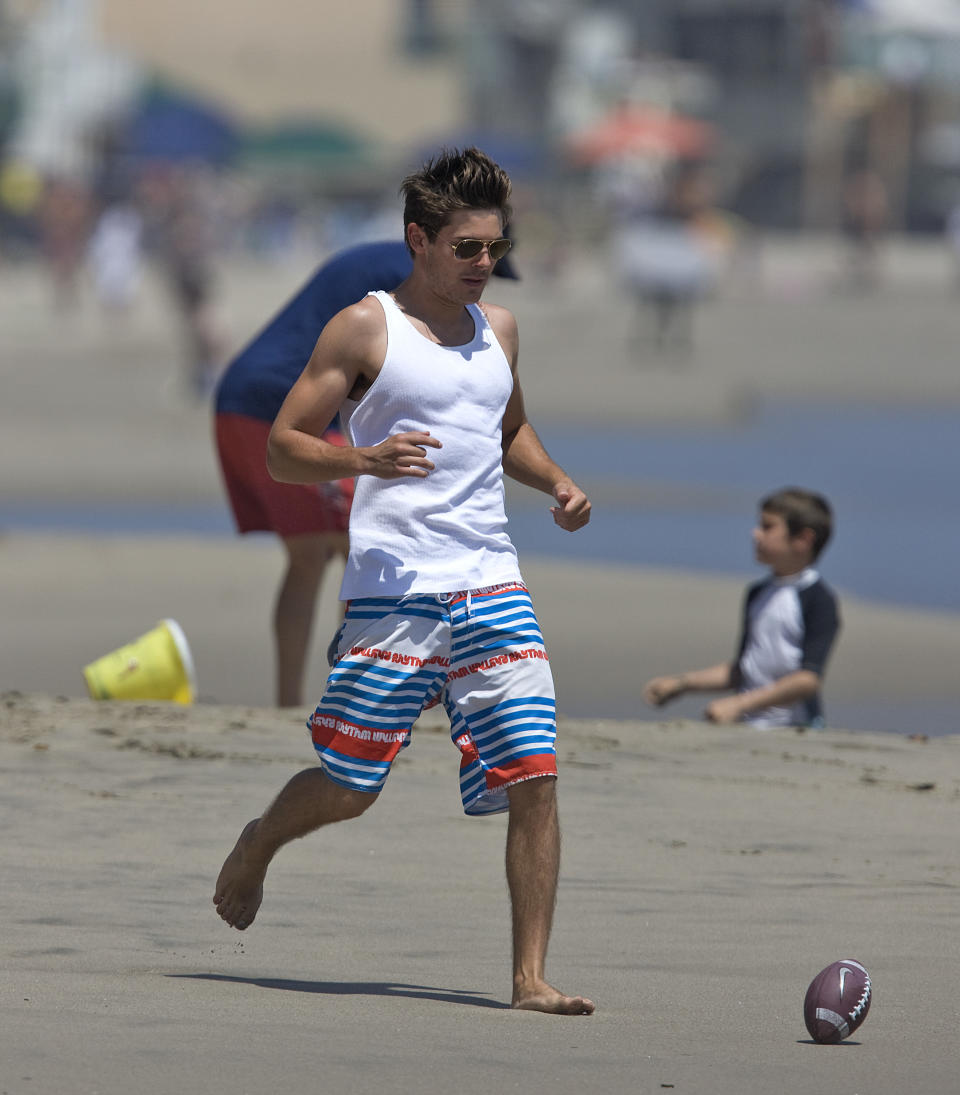 <p>This is Zac Efron chasing a football.</p>