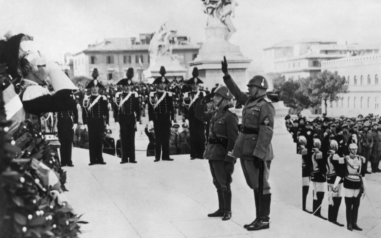 Italian fascist dictator Benito Mussolini (R) and King Victor Emmanuel III of Italy (L) during a ceremony at the Tomb of the Unknown Soldier in Rome in 1938  - AFP