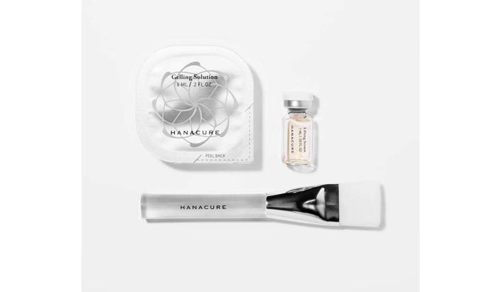 This three-piece kit visibly reduces wrinkles, pores and dark spots after one use! (Photo: Hanacure)