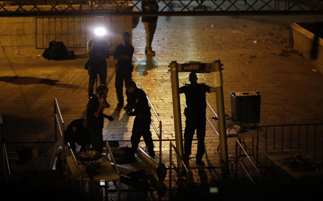 Israeli security forces take down security barriers at the Lions' Gate, a main entrance to the Al-Aqsa mosque compound in Jerusalem's Old City, on July 24, 2017 - AFP