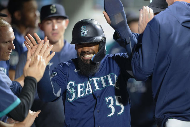 Raleigh hits go-ahead homer in 8th as surging M's beat Padres