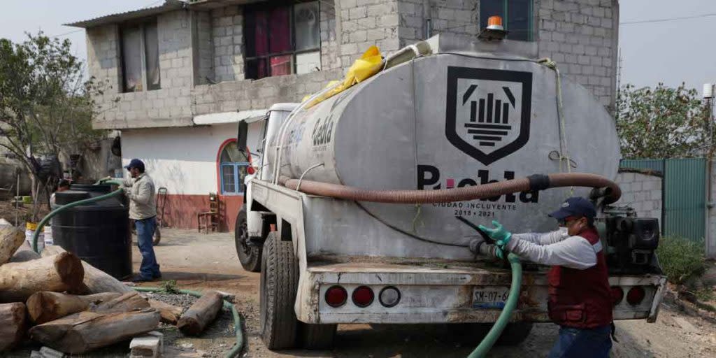 Continuará la entrega de agua a colonias de Puebla para combatir el covid