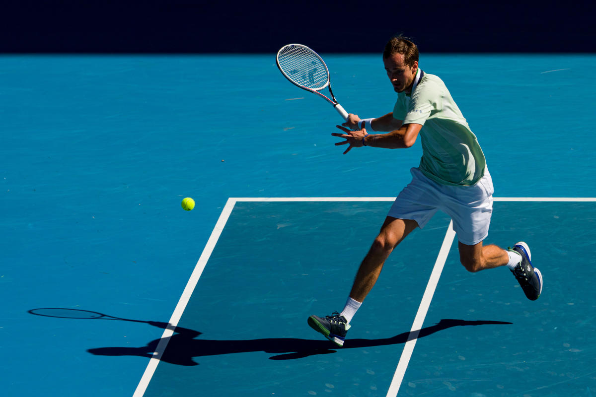 Australian Open Day 5 Daniil Medvedev wins over fans in dominant win
