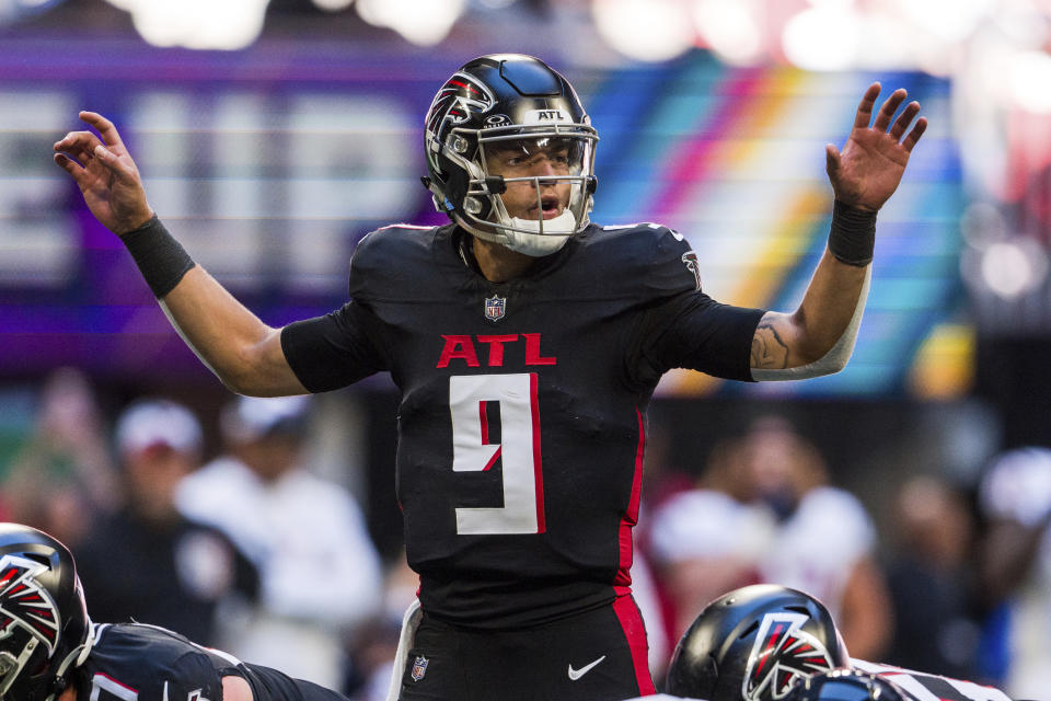 Atlanta Falcons quarterback Desmond Ridder (9) works during the second half of an NFL football game against the Houston Texans, Sunday, Oct. 8, 2023, in Atlanta. The Atlanta Falcons won 21-19. (AP Photo/Danny Karnik)