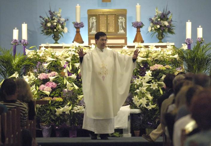 <div class="inline-image__caption"><p>Father Frank Pavone gives the Homily at Terri Schiavo’s funeral in Gulfport, Florida April 5, 2005. Schiavo died after the brain-damaged woman’s feeding tube was removed under a court order granted to her husband Michael Schiavo. </p></div> <div class="inline-image__credit">REUTERS</div>