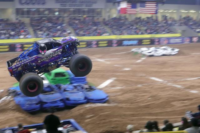 Drivers offer full-throttle thrills at Monster Jam