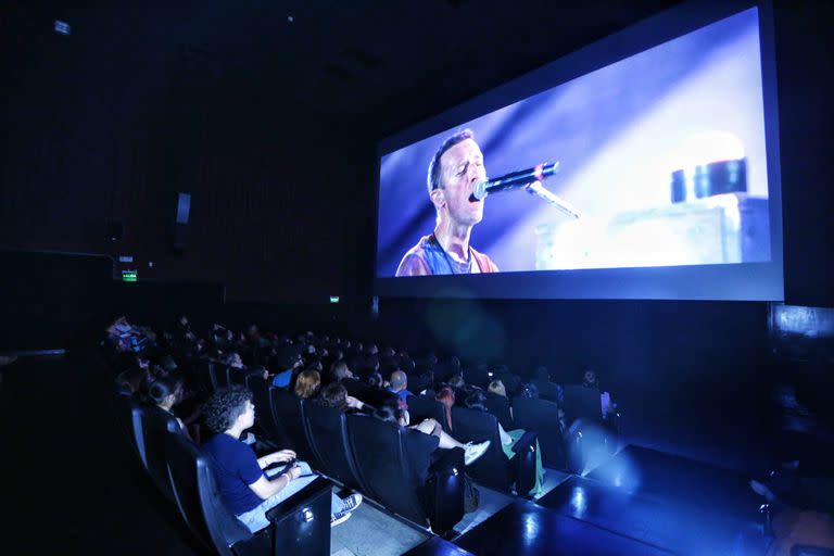 Recital de Coldplay en cines Hoyts de Unicenter. 28-10-22