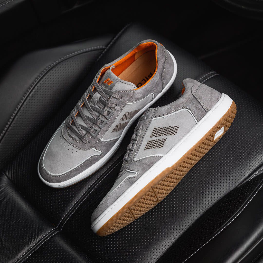 Piloti Mens Driving Shoes in gray and orange