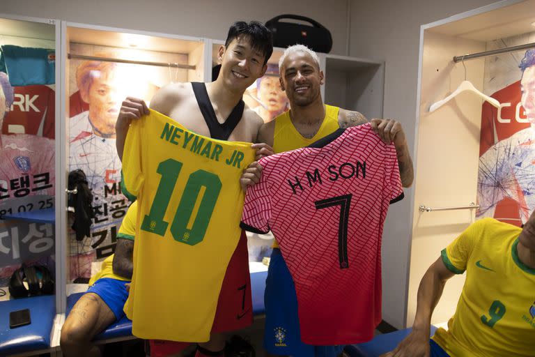 Son Heung-Min y Neymar intercambian camisetas luego del amistoso Corea del Sur-Brasil
