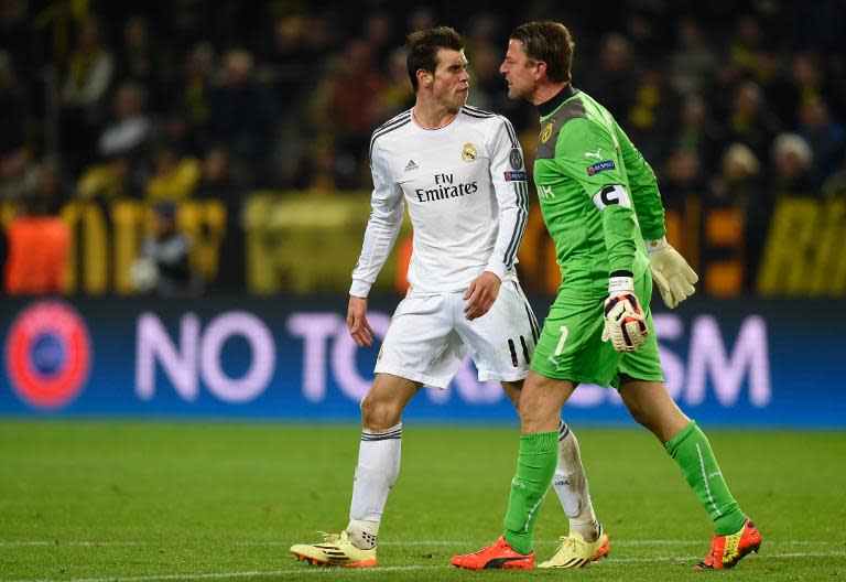 Dortmund's goalkeeper Roman Weidenfeller (R) argues with Real Madrid's Gareth Bale during their UEFA Champions League quarter-final, second leg match, in Dortmund, western Germany, on April 8, 2014