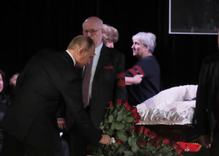 Russian President Vladimir Putin pays respect to founder of Russia’s oldest human rights group and Sakharov Prize winner Lyudmila Alexeyeva in Moscow, Russia December 11, 2018. REUTERS/Maxim Shemetov