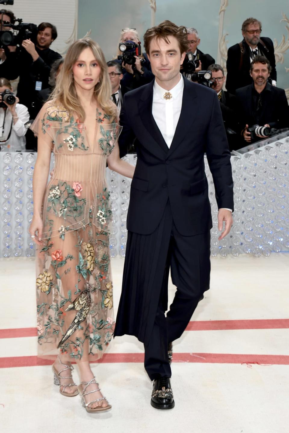 <div class="inline-image__caption"><p>Suki Waterhouse and Robert Pattinson</p></div> <div class="inline-image__credit">Jamie McCarthy/Getty</div>