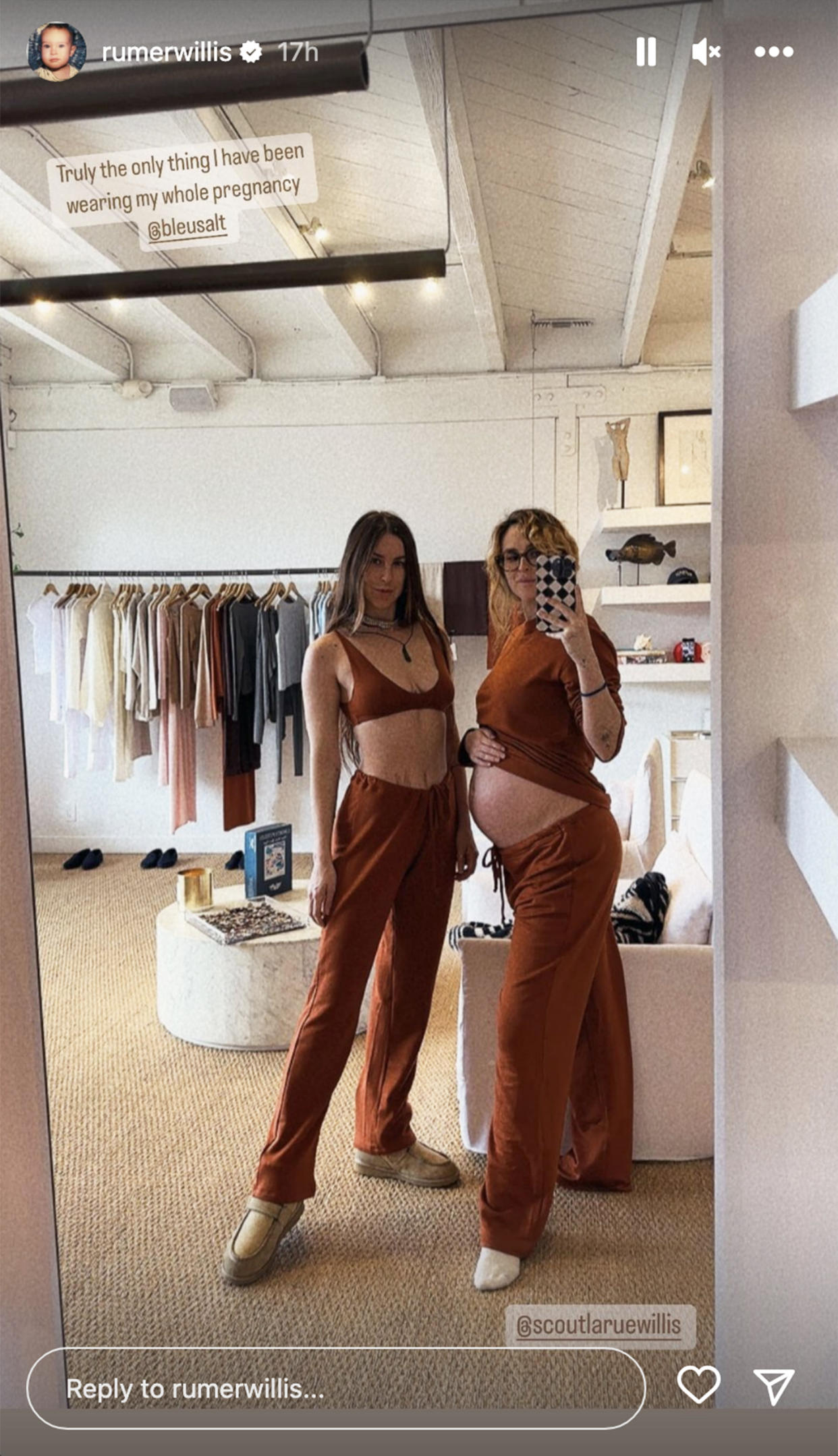 Twinning sisters. (@rumerwillis via Instagram)