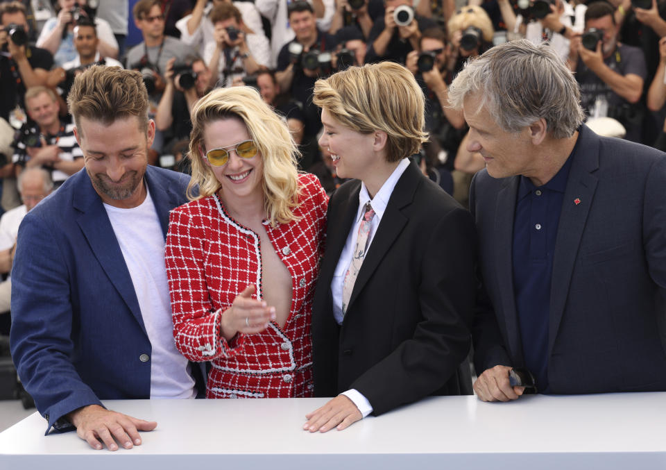 Scott Speedman, from left, Kristen Stewart, Lea Seydoux, and Viggo Mortensen pose for photographers at the photo call for the film 'Crimes of the Future' at the 75th international film festival, Cannes, southern France, Tuesday, May 24, 2022. (Photo by Vianney Le Caer/Invision/AP)