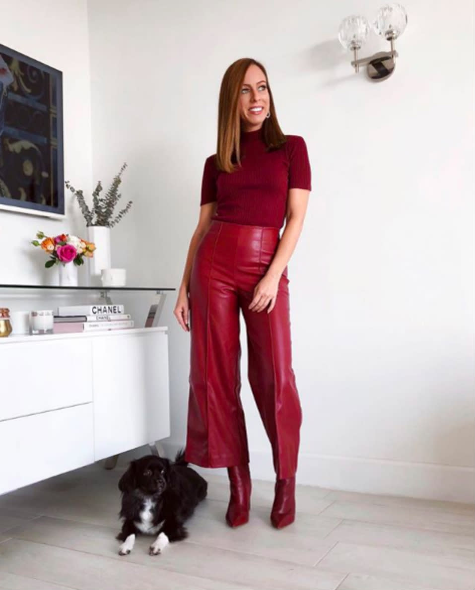 <p>El <em>outfit</em> monocolor con pantalones anchos de Sydne. ¡Totalmente sobresaliente! (Foto: Instagram / <a rel="nofollow noopener" href="https://www.instagram.com/p/BoK1IZrHfkg/" target="_blank" data-ylk="slk:@sydnesummer;elm:context_link;itc:0;sec:content-canvas" class="link ">@sydnesummer</a>). </p>