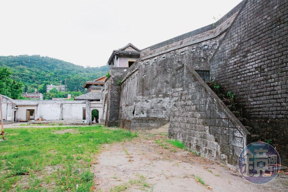 中影占地1.2萬坪，曾是古裝戲取景地點，如今成為不當黨產追討目標之一。