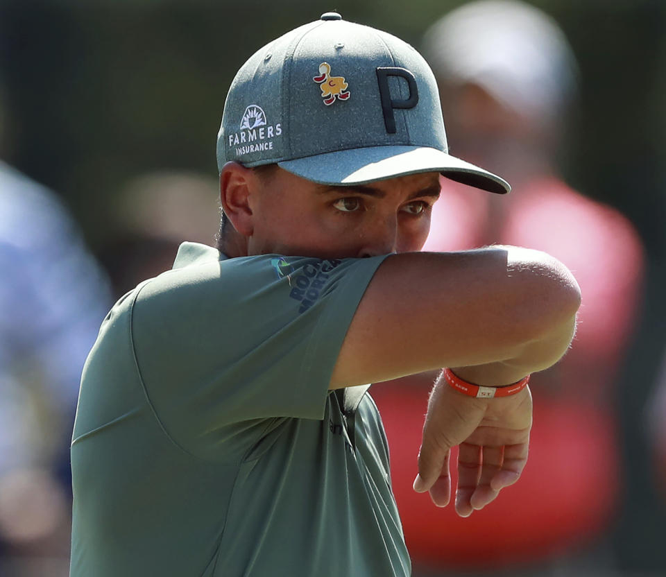 Rickie Fowler reacts to missing his birdie putt on the first hole during the first round of the Tour Championship golf tournament at East Lake Golf Club, in Atlanta, Thursday, Sept. 20, 2018. (Curtis Compton/Atlanta Journal-Constitution via AP)