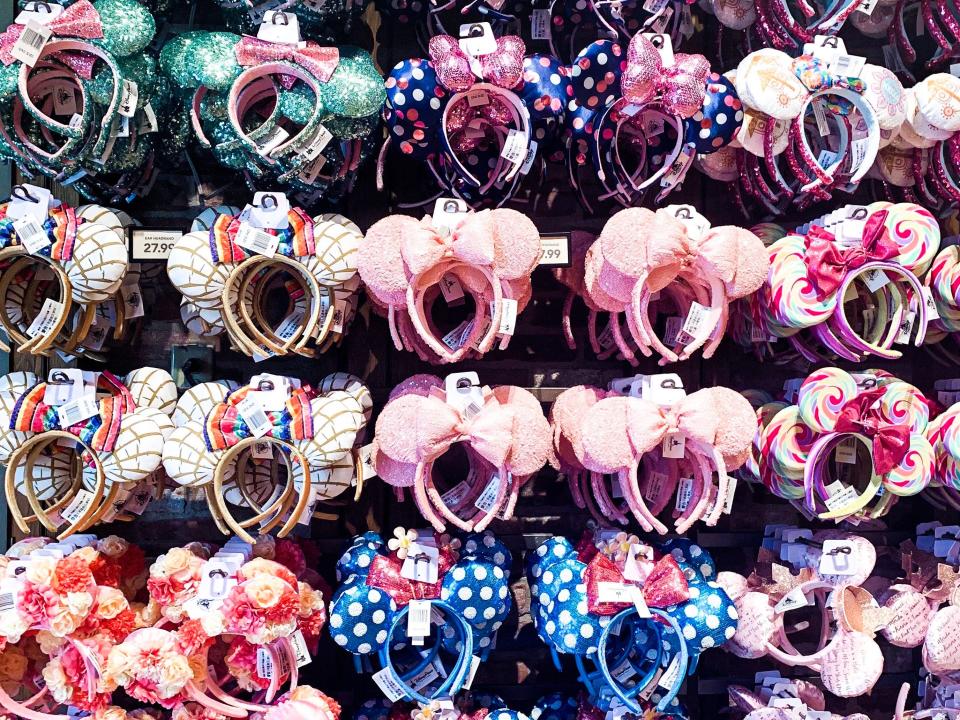 wall of minnie ears at disneyland