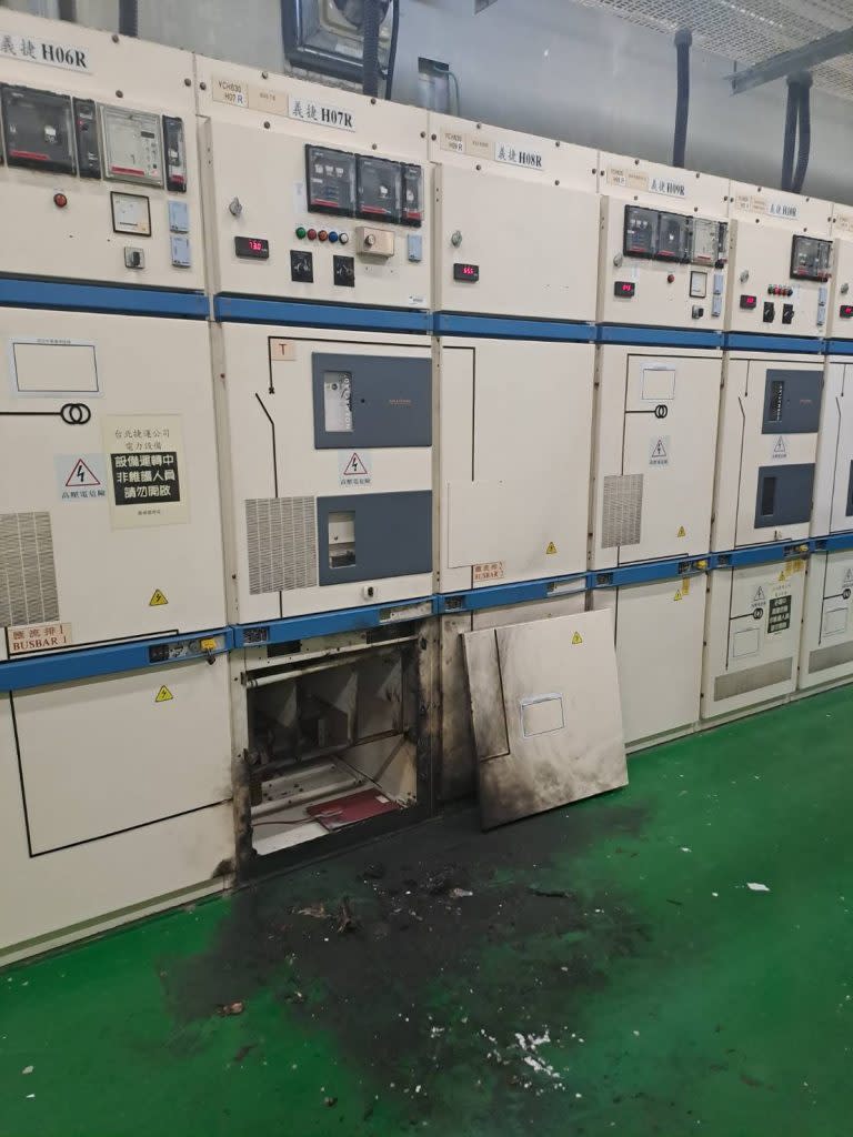 台北捷運南港機廠驚傳感電意外，造成二名維修人員受傷送醫。（北捷提供）