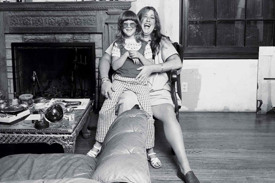 <p>Norman Seeff</p> Owen Elliot-Kugell with her mother Cass Elliot in 1974
