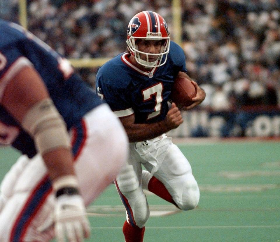 Doug Flutie turned a busted play into a game-winning touchdown run in the final seconds as the Bills beat the Jaguars on Oct. 18, 1998.