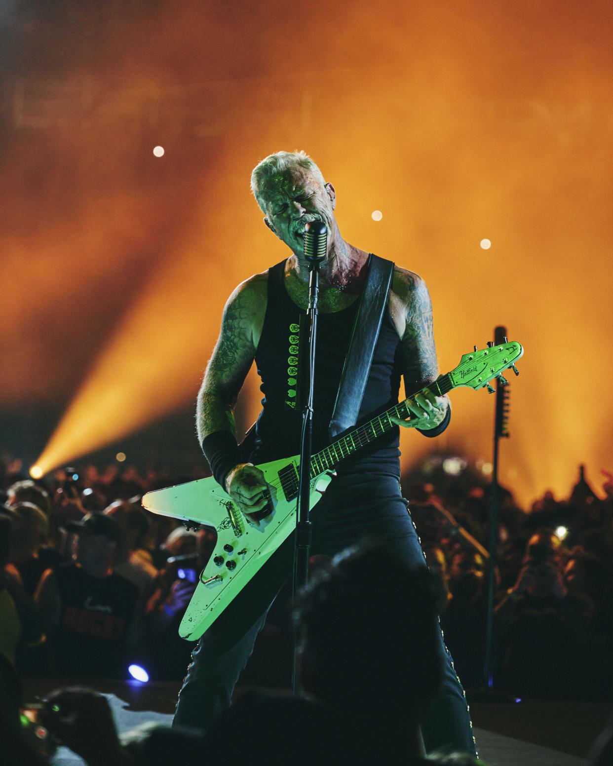 Kirk Hammett y James Hetfield, de Metallica, en un concierto en el MetLife Stadium en East Rutherford, Nueva Jersey, el 4 de agosto de 2023. (Bryan Derballa/The New York Times)