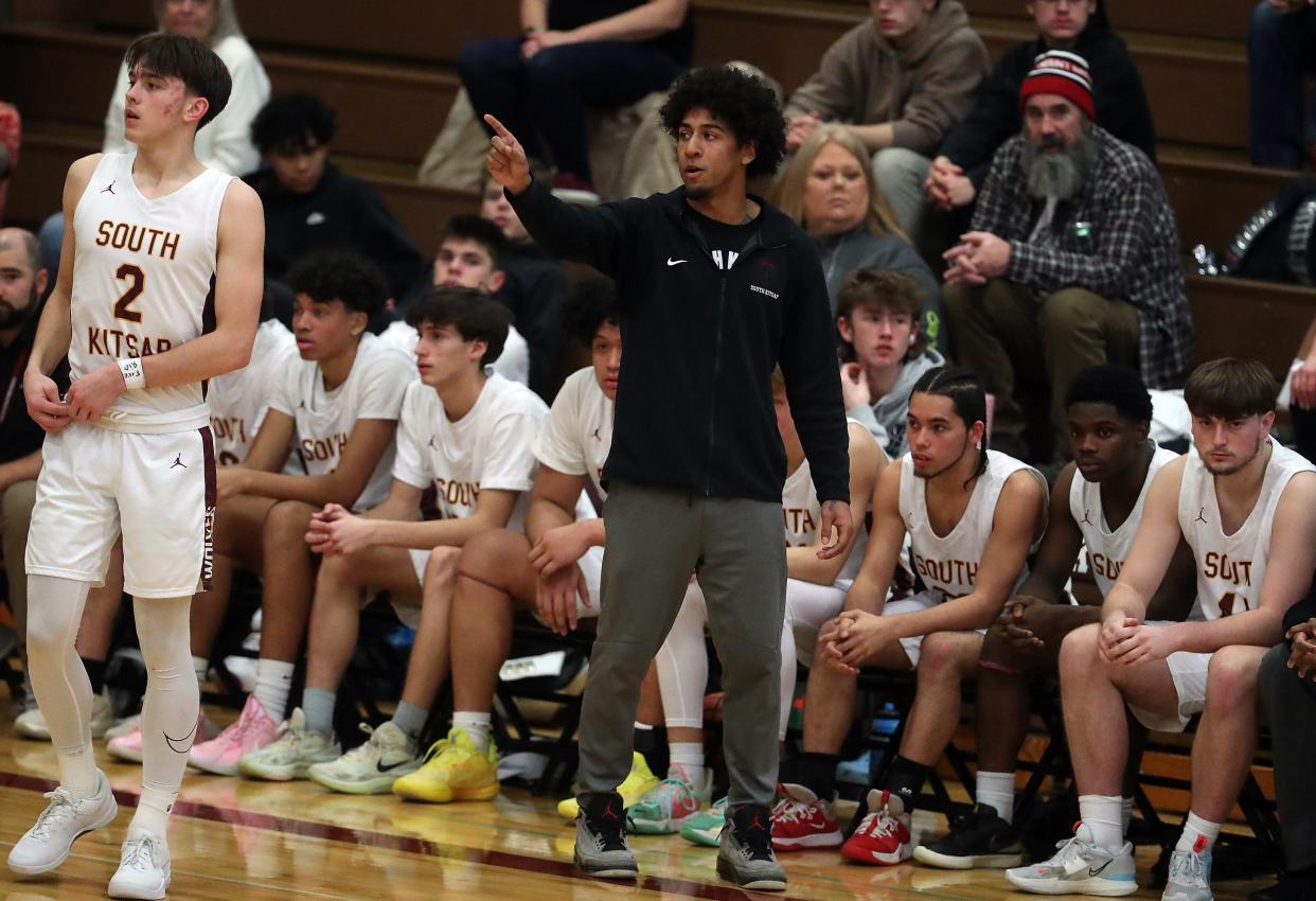 South Kitsap head coach Anthony Lewis gives instructions from the sidelines during their game against Puyallup in Port Orchard on Thursday, Jan. 4, 2024.