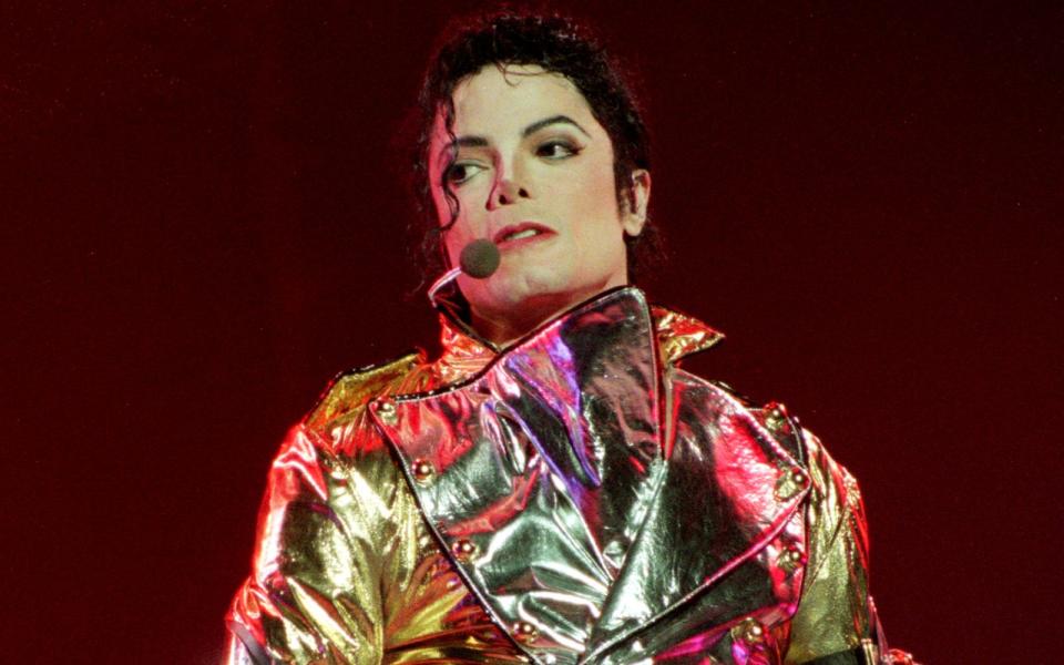 Michael Jackson ist für viele der Größte aller Zeiten. Songs wie "Billie Jean" und "Dirty Diana" schrieben Musikgeschichte. (Bild: 2006 Getty Images/Phil Walter)